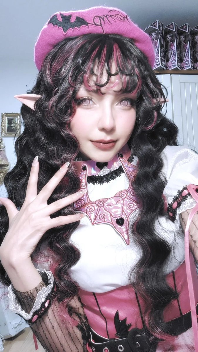 daffotura's tweet photo. Draculaura 🎀 https://t.co/BkTJy7Rn8y