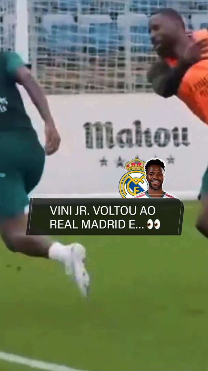 A Real Madrid training session features Vinícius Júnior's return from international duty, with on-screen text reading "VINI JR. VOLTOU AO REAL MADRID E..." alongside his image and the club's crest, highlighting his impressive dribbling skills and goals during practice.