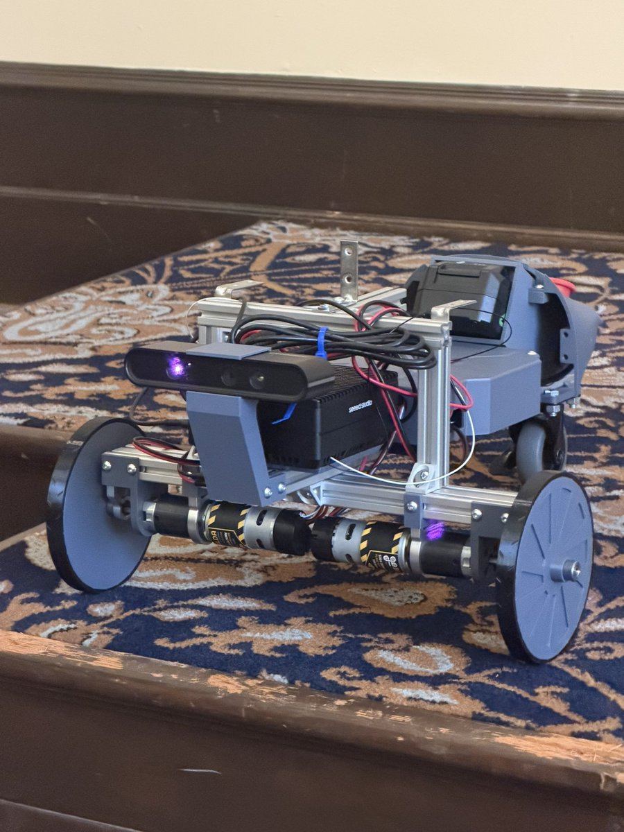 JolinJiao's tweet photo. Spent the morning at @circuitlaunch's Brew Review #2 for #SFTechWeek 🤖🍺

1 paper: SmellNet — teaching machines to smell 

3 live robots: real hardware, no slides
Theme: embodied AI, built across borders 🌏

Thanks @DhruvDiddi @RobotLaunch @soniya_ahuja for hosting! https://t.co/B8xaGyQCD9