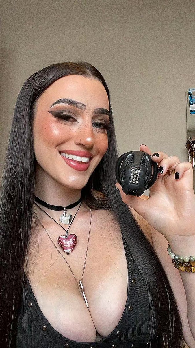 KatyaElva's tweet photo. How’s locktober going?🤭🔒 https://t.co/eZiQQCNApF