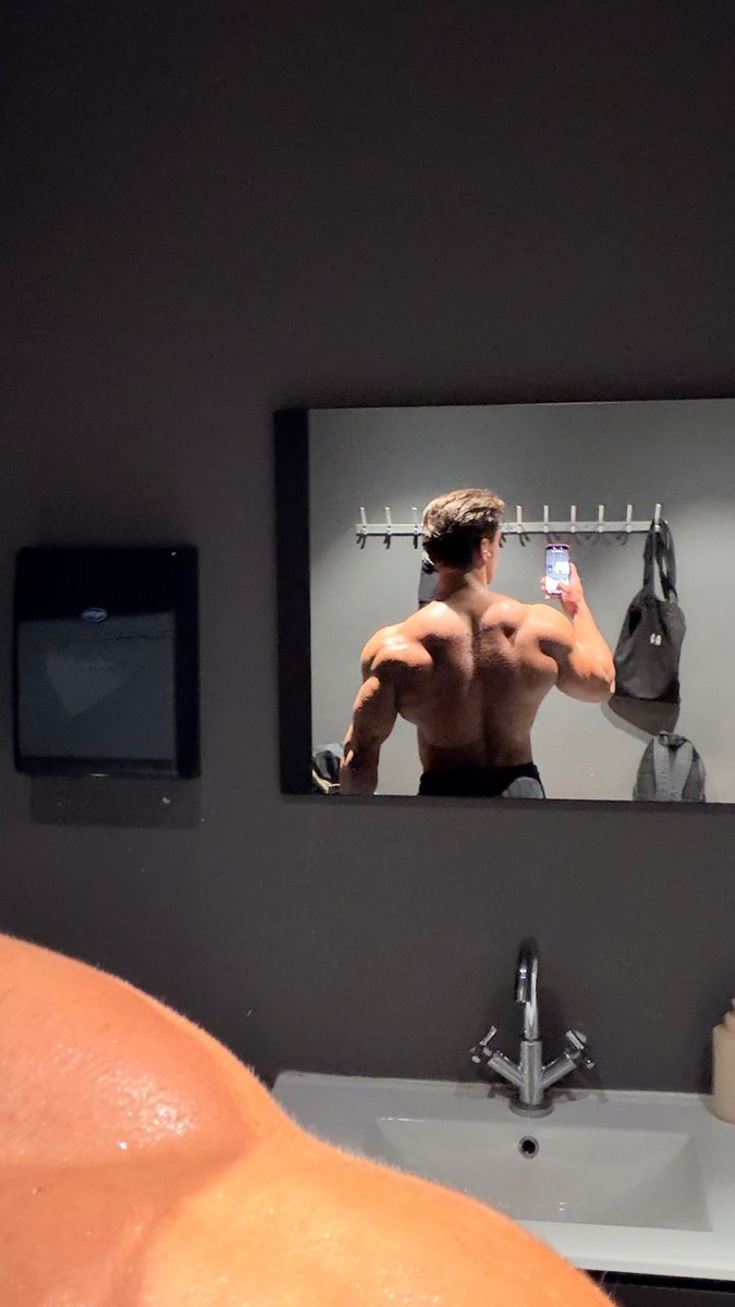 findomgodmatt's tweet photo. Know your place. I set the standard. 👑
#Findom #FinDomGod #FindomTwitter #MaleDom #DominantMen #PayPig https://t.co/fautM1PsVF