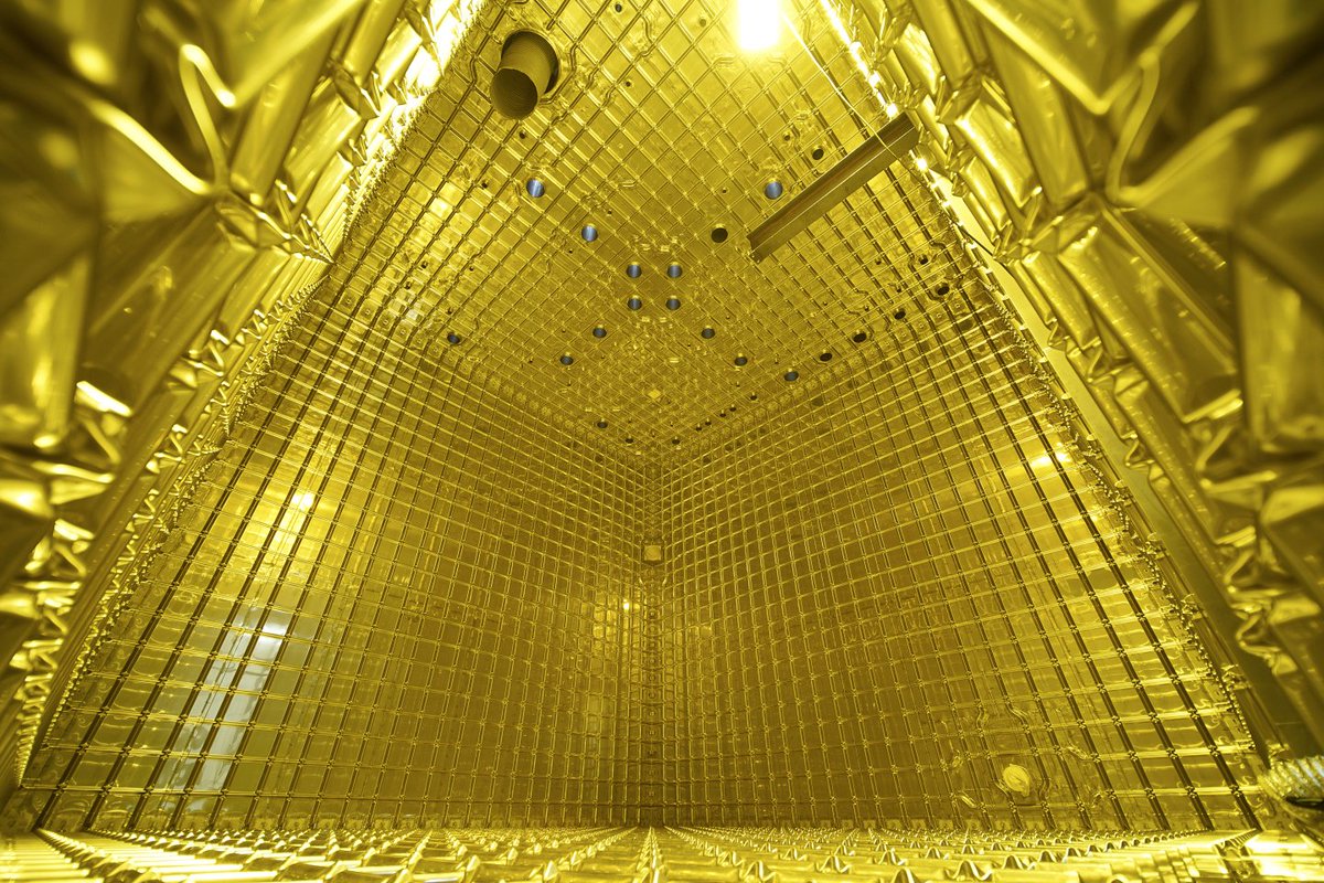 poetengineer__'s tweet photo. neutrino observatories must be one of the most eerily beautiful structures humans have ever built https://t.co/ILT5kt2e6Q