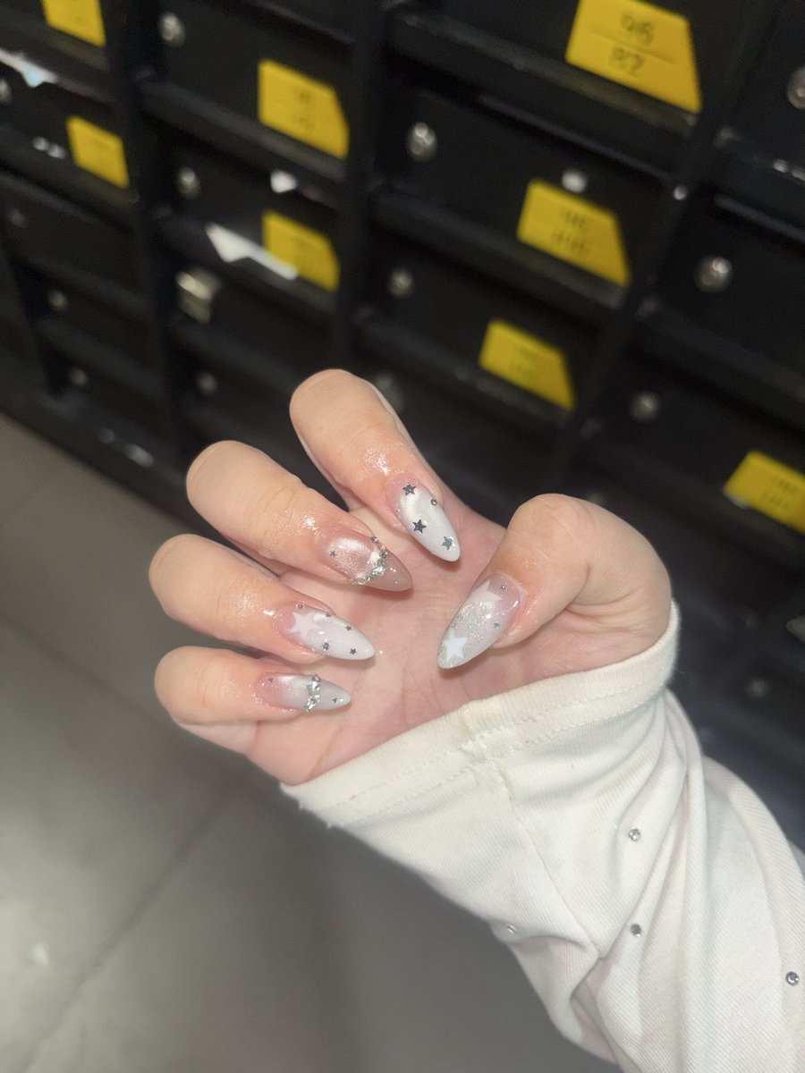 forlorr_tt's tweet photo. อันนี้เป็นเรฟ / ลายบนมือเค้านะคะ🩷⭐️🙏🏻🎀 

ตาแตกม้ายย✨✨ https://t.co/zpioymDKTV