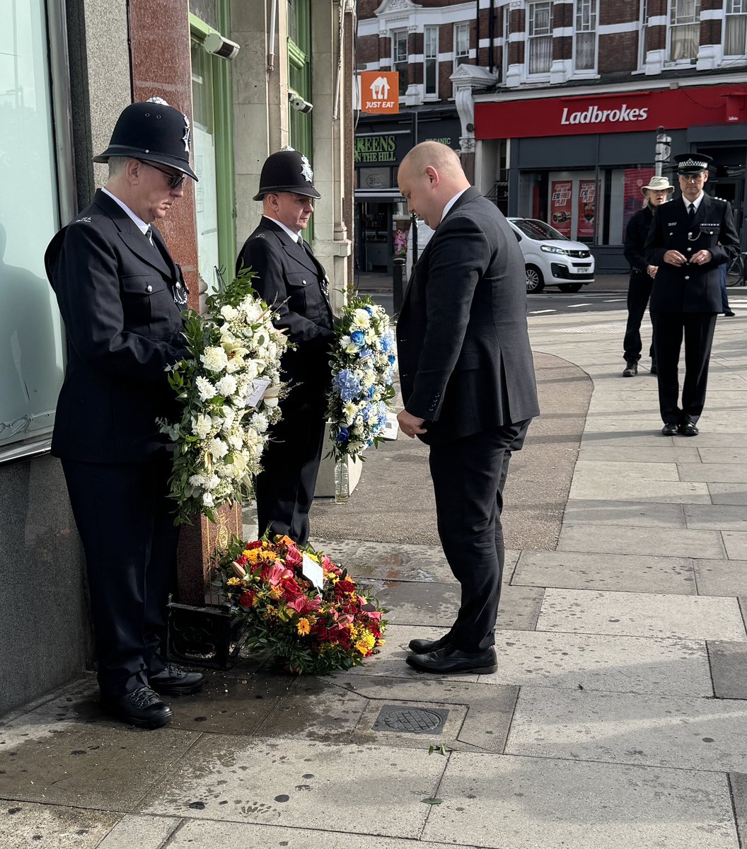 colinsutton's tweet photo. Those of us from the era get fewer as each year passes but the @metpoliceuk @MPSHaringey always turn out in force. 

Keith Blakelock and the sacrifice he made will never be forgotten. https://t.co/9oVO2PmnyB