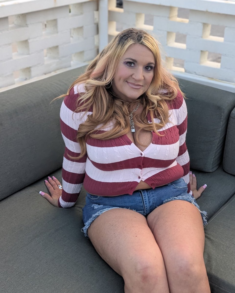 BrandyKandy01's tweet photo. Fall cardigan, summer shorts, and a patio that refuses to pick a season 🍂 What's winning? A) sweater weather B) denim weather C) both, I'm difficult https://t.co/y24C9u05qi