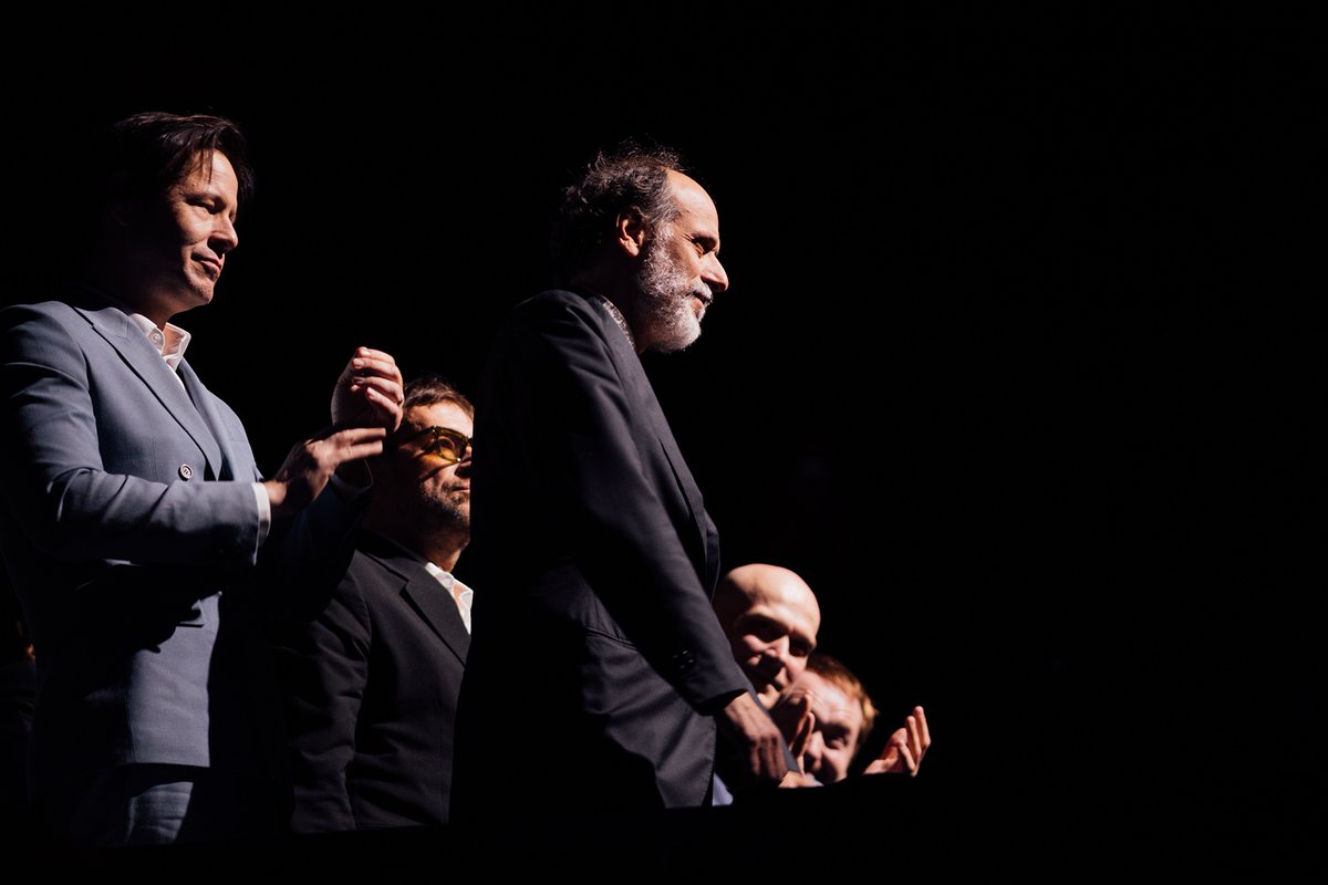 TheNYFF's tweet photo. Human after all 💜 A heartfelt thanks to Luca Guadagnino, Andrew Garfield, Yura Borisov, Ike Barinholtz, Cooper Hoffman, Jason Schwartzman, Damon Albarn, and the entire team for sharing the world premiere of ARTIFICIAL at #NYFF64! https://t.co/M0u66AkjpF