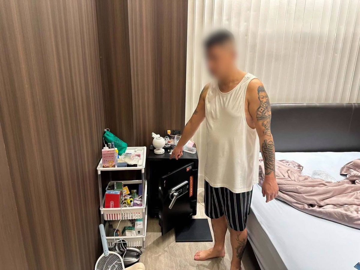 lopp's tweet photo. Three armed robbers stormed a luxury home in Nong Prue, Pattaya, Thailand early Tuesday morning, taking cash and Rolex watches before forcing a foreign victim to transfer cryptocurrency worth around US$820,000.
https://t.co/cTSmkAPq9H https://t.co/pW6OB5Xm0f