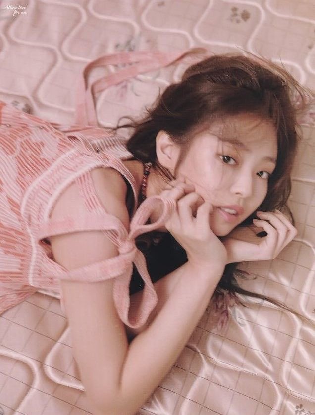 corlitholic's tweet photo. "Wonhee isn't mature enough for Chanel"
Mind you Chanel loves baby faces! this is how their iconic ambassadors / muses looked when they started, they all evolved into mature versions of themselves as they aged, Wonhee fits well into Chanels image. https://t.co/ZSHwZ1XS6n