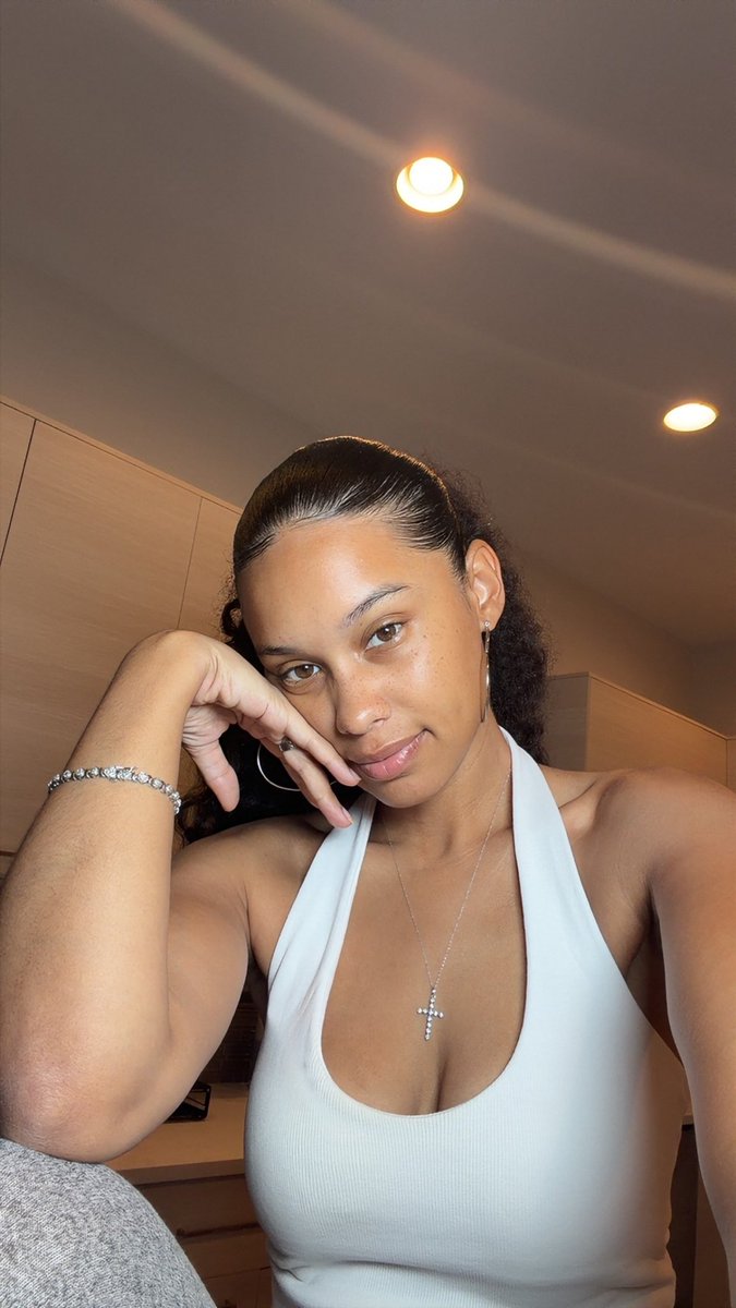 TheAmberDenisee's tweet photo. Just a chill day….. allegedly. 🙈 https://t.co/8tVIlj4ZeL