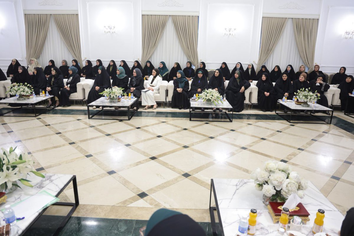 khazalimedia's tweet photo. استقبل سماحة الشيخ الأمين قيس الخزعلي اليوم في مكتبه ببغداد، كوادر المكتب النسوي لحركة الصادقون في لقاء بحث دور المرأة وسبل تعزيز مشاركتها الفاعلة في بناء الدولة وأكد سماحته أهمية تمكين المرأة ومنحها المساحة للمشاركة في القرار والاستفادة من طاقاتها وخبراتها في المفاصل 
التنفيذية https://t.co/tHC7ad7Ssq
