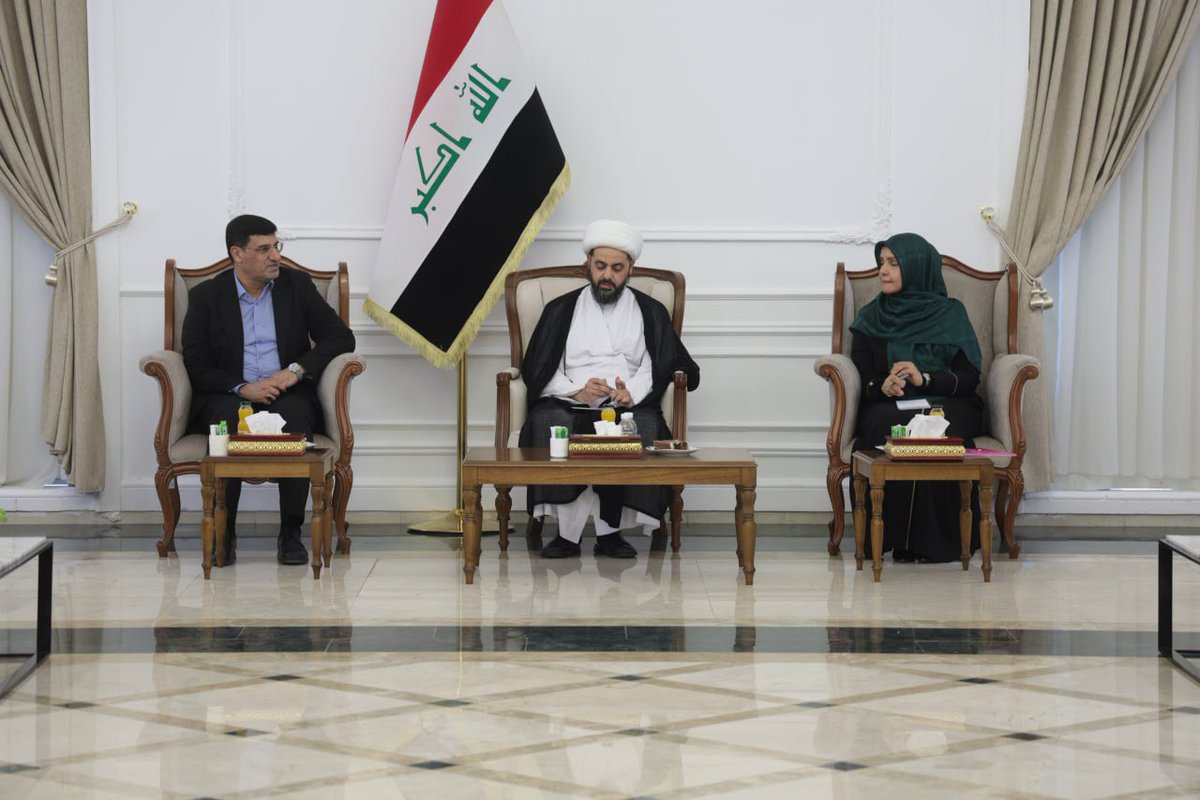 khazalimedia's tweet photo. استقبل سماحة الشيخ الأمين قيس الخزعلي اليوم في مكتبه ببغداد، كوادر المكتب النسوي لحركة الصادقون في لقاء بحث دور المرأة وسبل تعزيز مشاركتها الفاعلة في بناء الدولة وأكد سماحته أهمية تمكين المرأة ومنحها المساحة للمشاركة في القرار والاستفادة من طاقاتها وخبراتها في المفاصل 
التنفيذية https://t.co/tHC7ad7Ssq