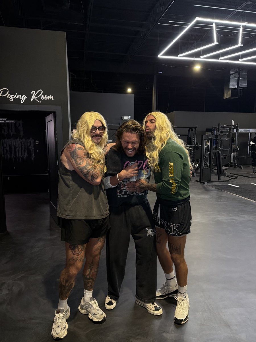 WarrenZeiders's tweet photo. Presale for The No Brakes Tour is LIVE now 🔥 Get your tickets now using code OVERRATED

@lakeviewcountry 😂😂  

🎫 https://t.co/URyxPWGMoR https://t.co/gkdR31oWWZ