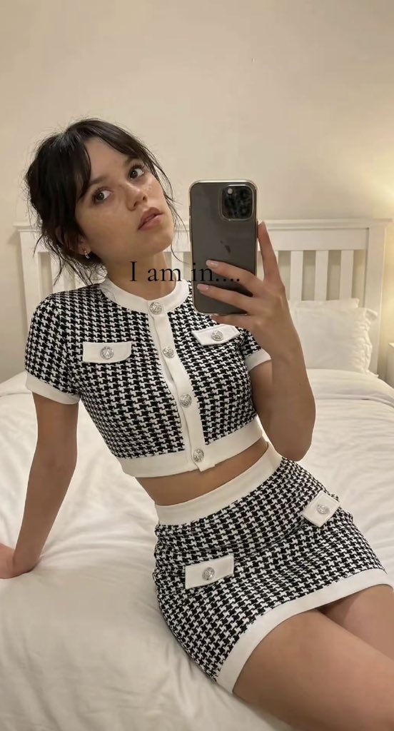 jennaortega574's tweet photo. If you’re my fan say hi 👋 to me https://t.co/P2cVuEWba0
