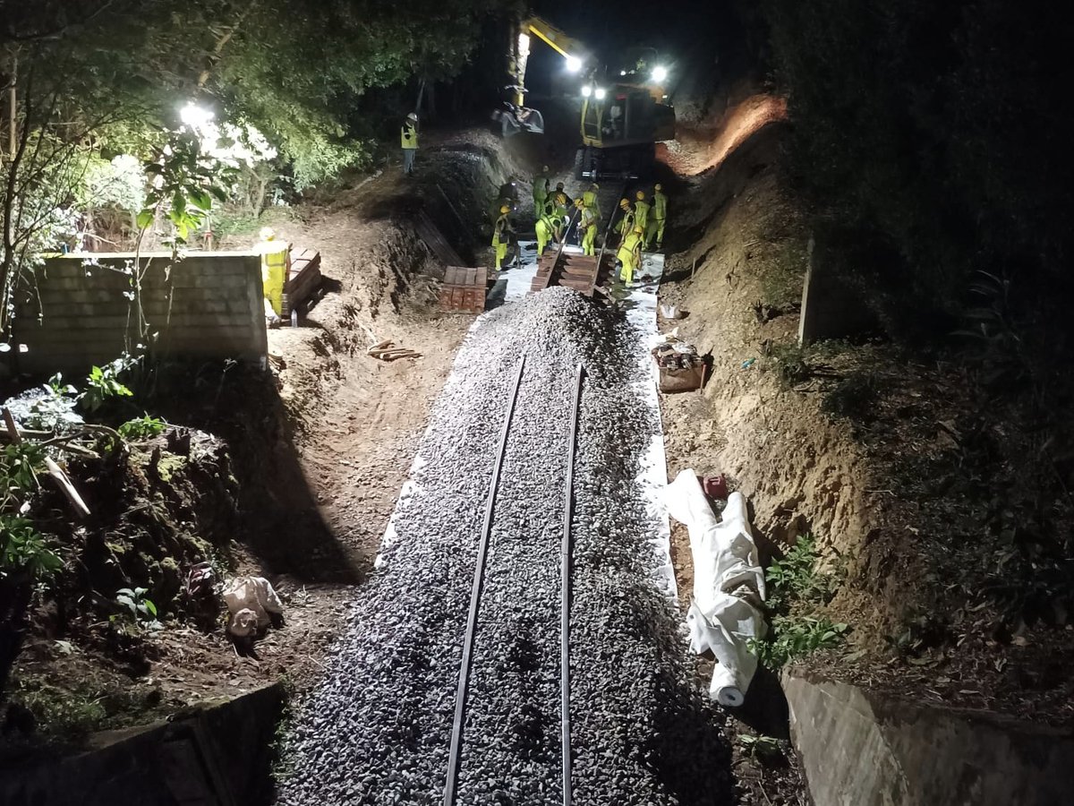 mclvouga's tweet photo. 📌 Obras na Linha do Vouga: Renovação avança a bom ritmo e chega ao Apeadeiro de Rio Meão (PK 11)

🔍 Artigo e galeria de imagens completa: https://t.co/z3vzgk7TGj

📸 Autoria das fotos: Vítor Gomes

#mclv
#mclvouga
#linhadovouga
#vouguinha
#bitolametrica 
#viaestreita https://t.co/BXvglij22H