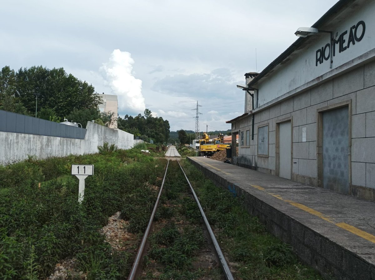 mclvouga's tweet photo. 📌 Obras na Linha do Vouga: Renovação avança a bom ritmo e chega ao Apeadeiro de Rio Meão (PK 11)

🔍 Artigo e galeria de imagens completa: https://t.co/z3vzgk7TGj

📸 Autoria das fotos: Vítor Gomes

#mclv
#mclvouga
#linhadovouga
#vouguinha
#bitolametrica 
#viaestreita https://t.co/BXvglij22H