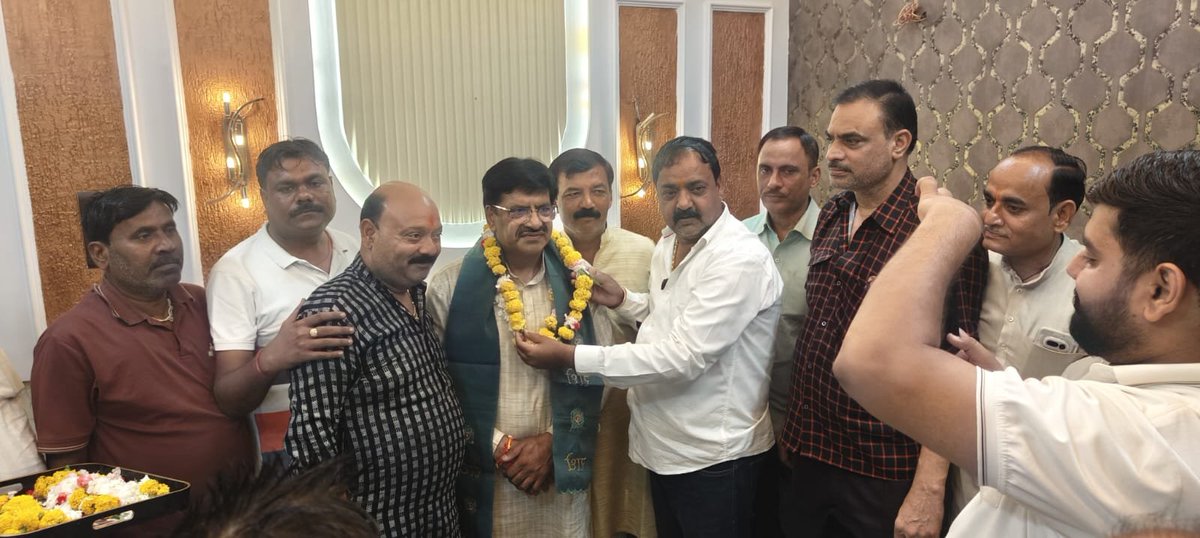 mla_pradeep's tweet photo. *रतनगढ़ सिंध बहुउद्देशीय सिंचाई परियोजना को मिली स्वीकृति पर विधायक प्रदीप अग्रवाल का सेंवढा के व्यापारी भाई एवं नगर वासियों ने किया सम्मान*.... https://t.co/d0V7E0aZda