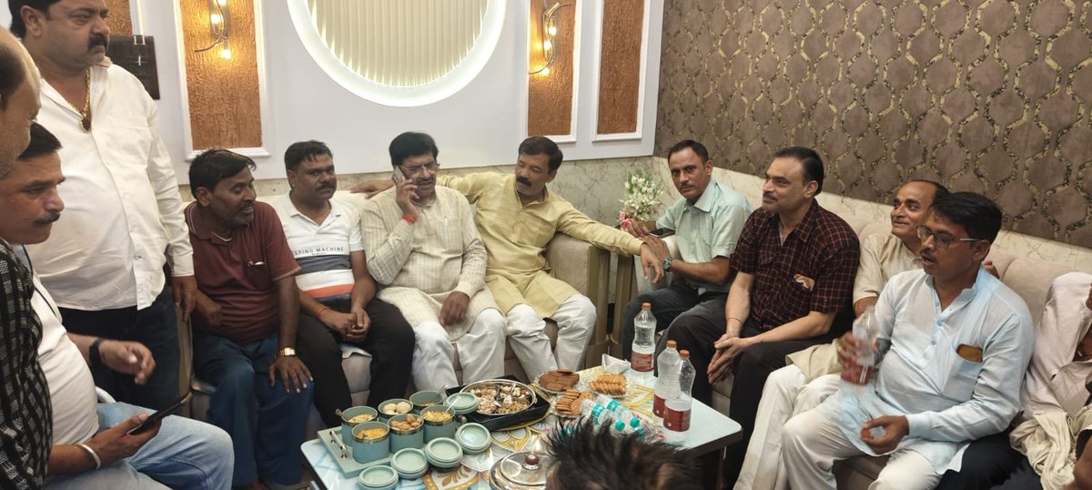 mla_pradeep's tweet photo. *रतनगढ़ सिंध बहुउद्देशीय सिंचाई परियोजना को मिली स्वीकृति पर विधायक प्रदीप अग्रवाल का सेंवढा के व्यापारी भाई एवं नगर वासियों ने किया सम्मान*.... https://t.co/d0V7E0aZda