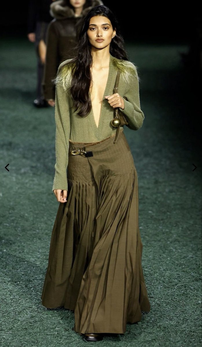 kazsinejj's tweet photo. Neelam Gill for Burberry Fall 2024 https://t.co/f6sUG9g9D0