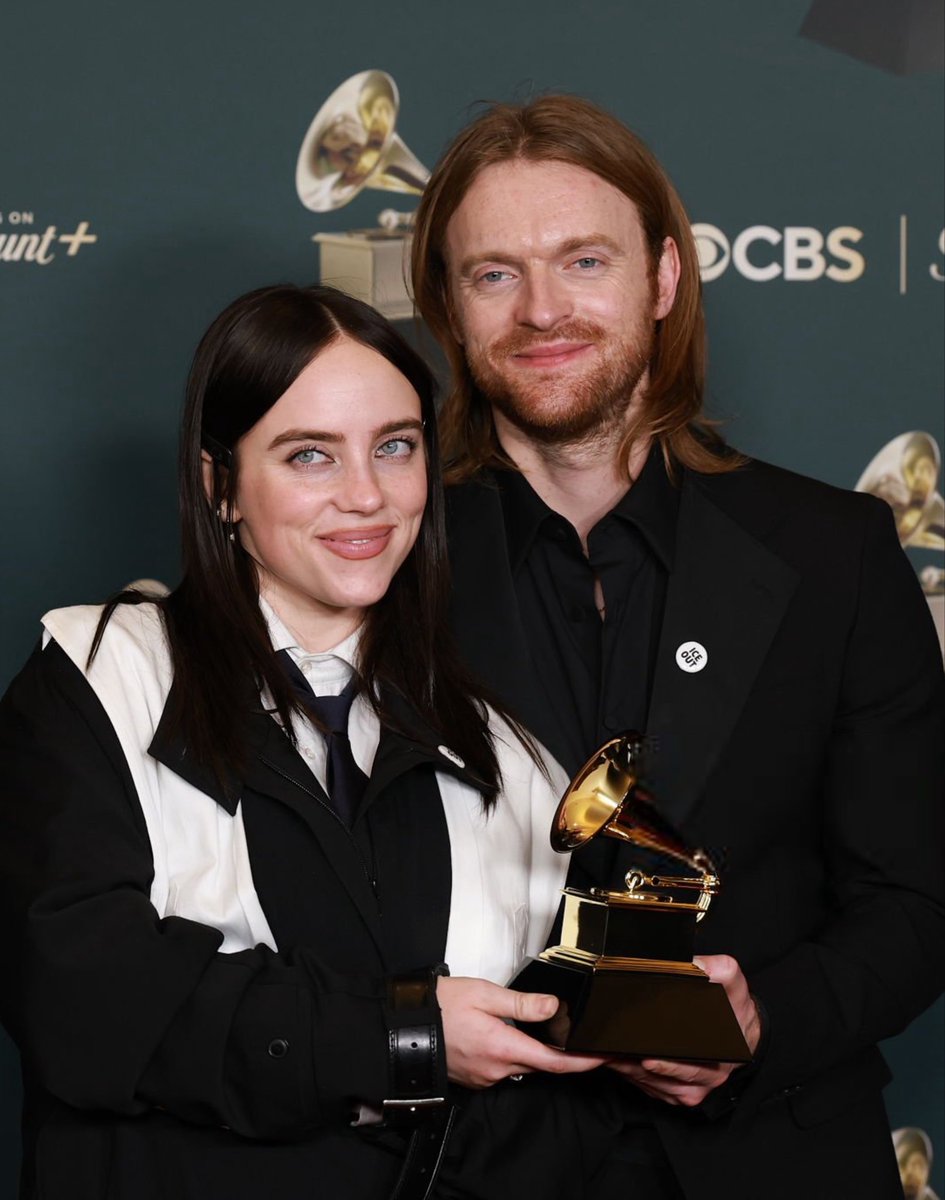 BillieEilishBR's tweet photo. 🚨 Finneas, irmão de Billie Eilish, comenta sobre as eleições no Brasil:

““Brasil está prestes a eleger outro Bolsonaro — aprenda com a América, a segunda vez é ainda pior.” https://t.co/DJG5jcUuum
