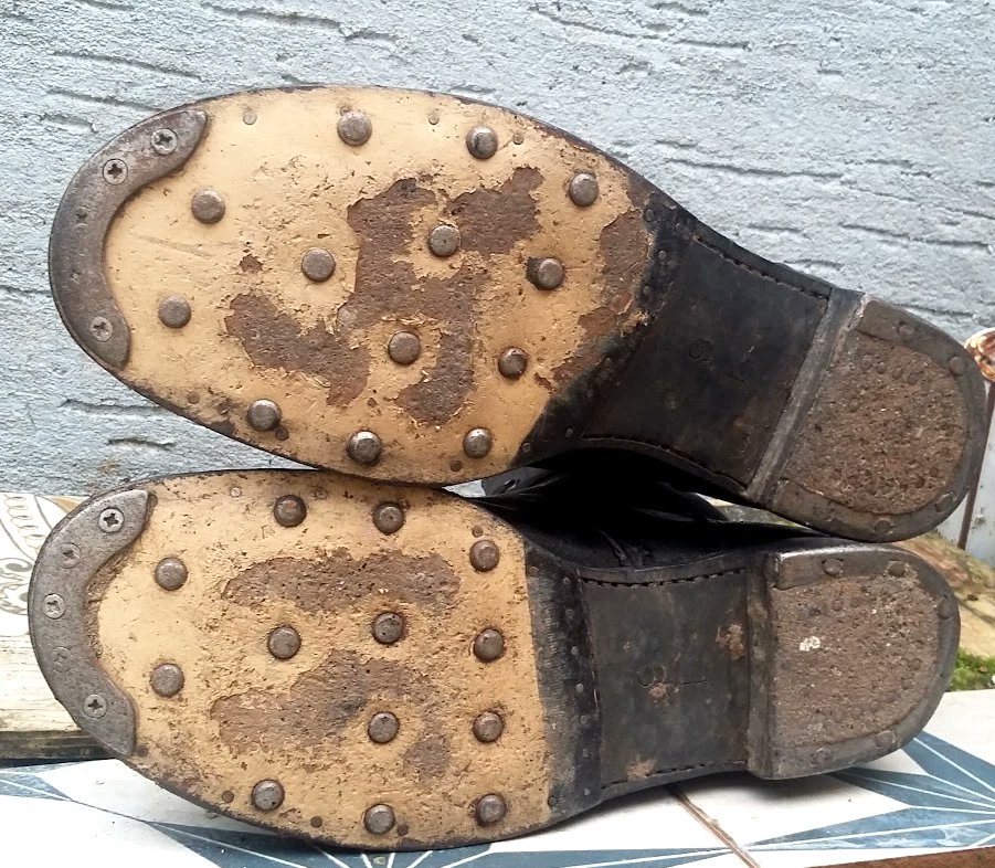 MOHAWK_RETRO's tweet photo. Check out #Vintage #vintagegift #BritishArmy #Black #AMMO #BOOTS #9L #Hobnail #Studded #Military #WW2 /#1950s #oldskool #parade #events #reenactment #costume #drama 👢👢🎩 https://t.co/vQpoa2FTgu #eBay via @eBay_UK https://t.co/kSNlcXp4IT