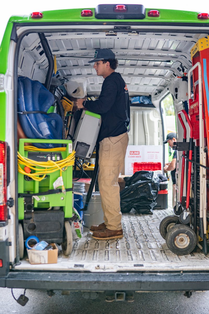 servprolexky's tweet photo. How cool is this picture? 😲👏

It's not everyday you get to see what our Servpro trucks look like from the inside! 🚚💚

#mitigationservices #SERVPROReady #cleaningmotivation #RestorationSeason #mitigationmatters #firedamage #FireDamage #dusty #AirMover #Servproteam https://t.co/CJJbWTRVy7