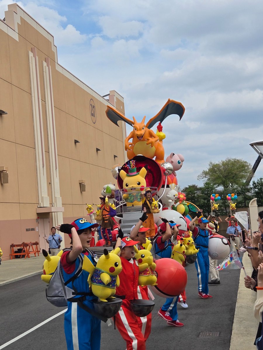 StrayFrey's tweet photo. Today we are potentially going to beat Beast of Reincarnation? Depends on how long end game is and how good my muscle memory is after like a month...

Here are some pics from Day 2 of my vacation, which was the USJ. https://t.co/qkCcTTDYKP