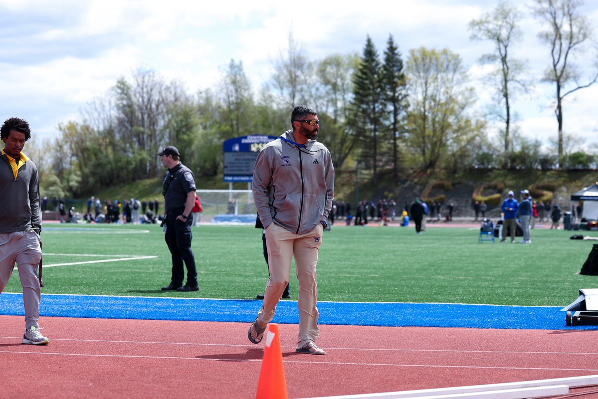 nectrack's tweet photo. 𝗛𝗮𝗽𝗽𝘆 𝗡𝗮𝘁𝗶𝗼𝗻𝗮𝗹 𝗖𝗼𝗮𝗰𝗵𝗲𝘀 𝗗𝗮𝘆!🥳

A huge thank to #NECTrack coaches who continue to inspire our student-athletes both on and off the track 🙌

#NECPride x #OpportunityLivesHere x #NationalCoachesDay https://t.co/SXq1IS7njK