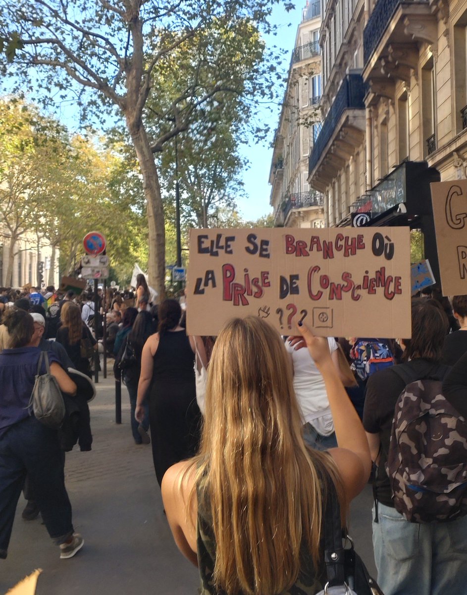robinsofia80491's tweet photo. Vu à la manif de Paris 6 octobre https://t.co/XxRwDSutwg