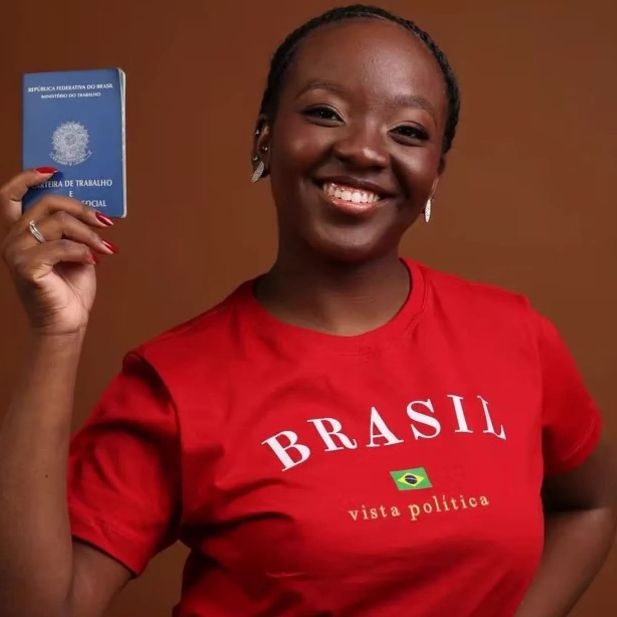 centralreality's tweet photo. 🚨AGORA: Ana Elisa chegou em Brasília para apoiar a campanha de Lula. https://t.co/tMpK5QqFUb