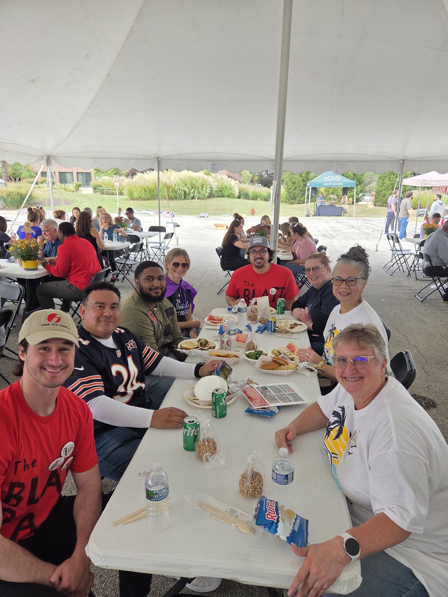 InlandGroup's tweet photo. Inlanders celebrated Employee Appreciation Day in memorable ways across Inland! This year’s celebration was especially meaningful as it marked our final Employee Appreciation Day at Inland’s current corporate headquarters. Thank you for all that you do! #LoveWhereYouWork https://t.co/rBeUhfaeDk