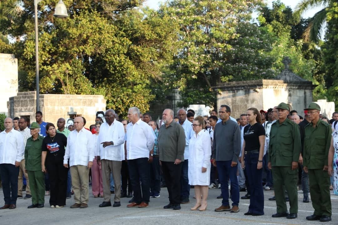 AnaTeresitaGF's tweet photo. Era una niña y no puedo olvidar aquel día cuando recibimos la noticia de aquel crimen monstruoso que la CIA cometió, aún impune.

Los mártires de Barbados son un símbolo para seguir resistiendo la guerra que se nos hace por parte del imperialismo.

#CubaNoEsUnaAmenaza https://t.co/rAiOaUNrwy