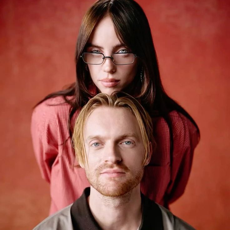 poponze's tweet photo. MEU DEUS! Finneas, irmão de Billie Eilish, se pronunciou sobre as eleições do Brasil:

“Brasil prestes a eleger outro Bolsonaro. Acreditem nos americanos: da segunda vez é ainda pior.” https://t.co/PSvSMW6rMH