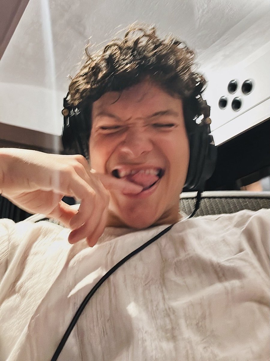 omarashmst's tweet photo. 🎧🖤 https://t.co/tyjoo5wvNQ