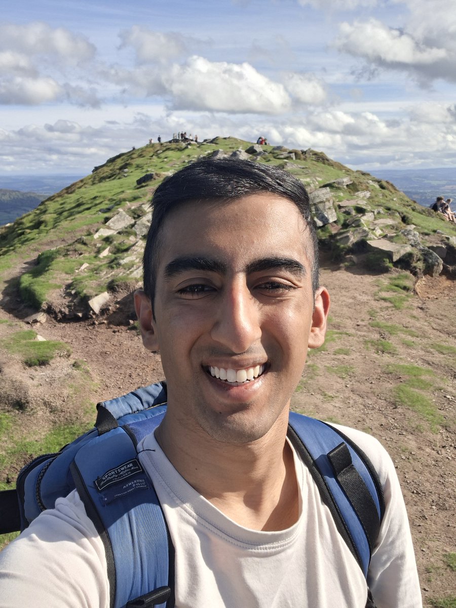 Kaulofthewilduk's tweet photo. On Saturday, some of my @unibirmingham friends and I walked up Pen y Fal/Sugar Loaf.

We weaved our way through the rolling Monmouthshire countryside, beneath gnarled veteran trees, surrounded by soaring Red Kites.

Still feeling it in my legs and feet but what a magical day! https://t.co/v7wkT5im8G
