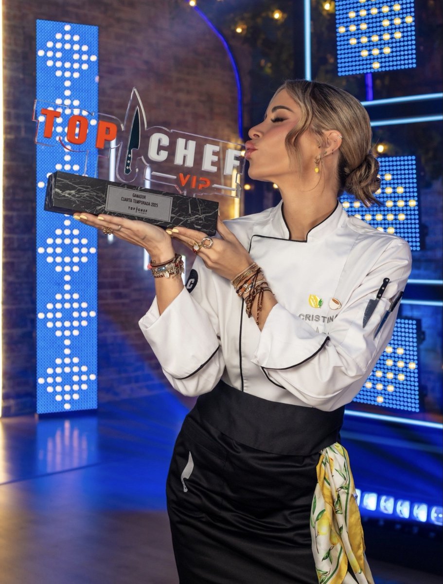 anabel_hzl's tweet photo. Hoy hace un año que ganaste un trofeo al esfuerzo, dedicación y constancia, más que merecido mi Cris 🤍🧑🏼‍🍳 https://t.co/6KCENoCrJ8