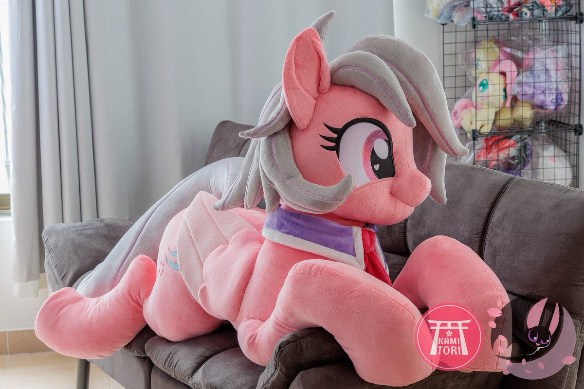 NeroFledermaus's tweet photo. An adorable OC, I really had a little hard time making her fluffy hair. Made with own patterns, embroidery matrix and pictures📸  by my pattern @KamiTori_desing
#mylittleponyfanart #mylittlepony #mlp #mlpoc https://t.co/QidkTWtZtO