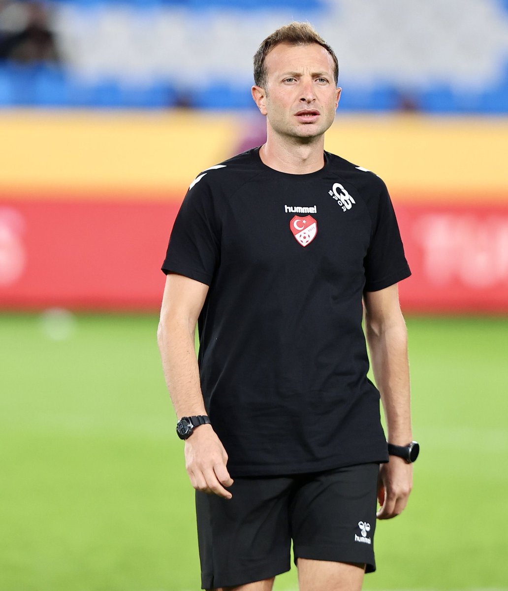 muratasik_'s tweet photo. Eskiden derbileri FIFA kokartlı hakemler yönetirdi. 

Sizin elinizde FIFA kokartlı hakemler olmasına rağmen neredeyse tüm derbileri Yasin Kol'a yönettirdiniz. 

CANLI ⬇️

https://t.co/AQbQFrYybE https://t.co/vw4Fepjcrs