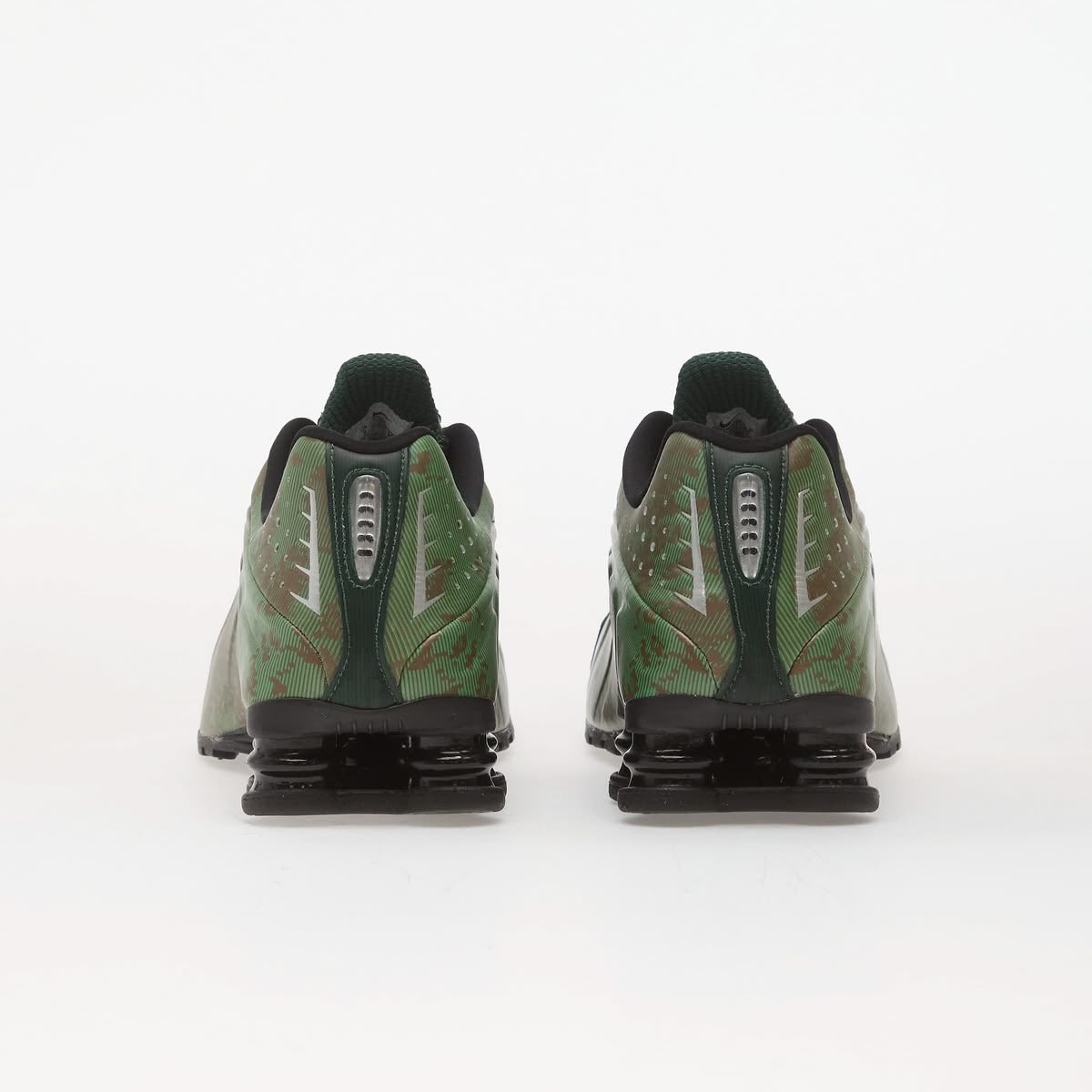 snksng's tweet photo. Nike “SHOX R4 SP” https://t.co/XSbvljGKEP