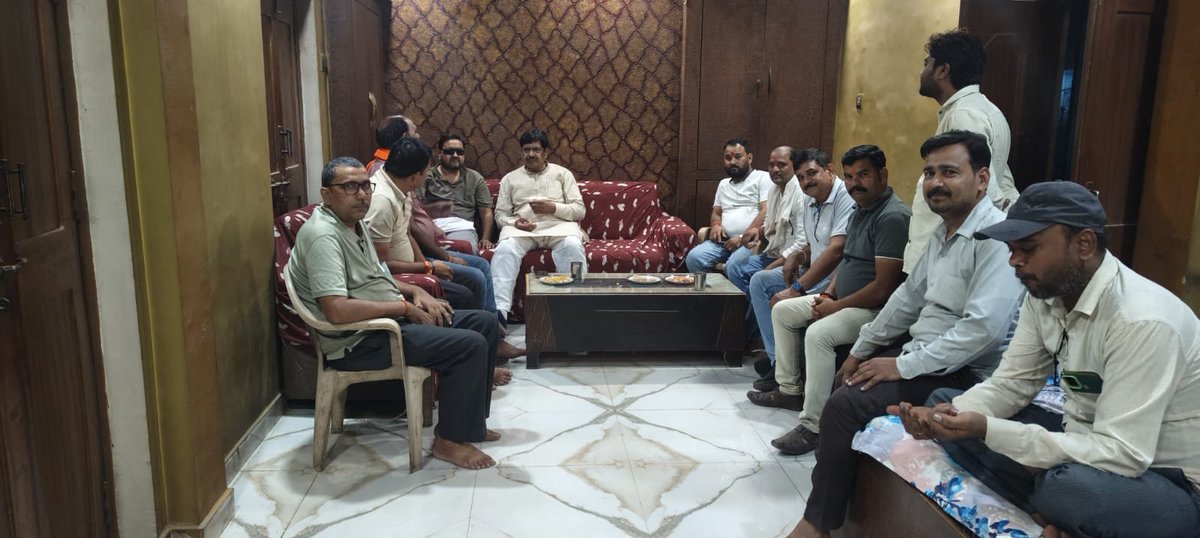 mla_pradeep's tweet photo. आज इंदरगढ़ नगर वरिष्ठ पार्षद पहलवान कुशवाहा के निवास पर पहुंचे सेवड़ा विधायक माननीय प्रदीप अग्रवाल जी उनके स्वास्थ्य के बारे में हालचाल जाना साथ में रहे रामेश्वर धाकड़ जोगेंद्र जाट राकेश मुदगिल अरबिंद्र जाट हरनारायण सेन निज सहायक प्रभात श्रीवास्तव केसब गुप्ता पवन पाठक आदि। https://t.co/H2vnVZf3rs