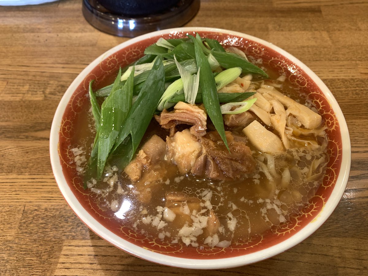 tamaetsubi's tweet photo. 青梅 㐂九家本店さんの限定 THE中華そば+煮玉子 専用ライス
成増の川越街道沿いにある銘店を彷彿とさせる極上スープに中太麺が凄旨😋
タップリ載った柔らか角煮や仕事された穂先メンマ、九条ねぎ等絶品TPをお菜に掻き込む高菜ご飯も最高！で腹パン大満足❤️
ご馳走様でした‼︎ https://t.co/JysFS53Vb2