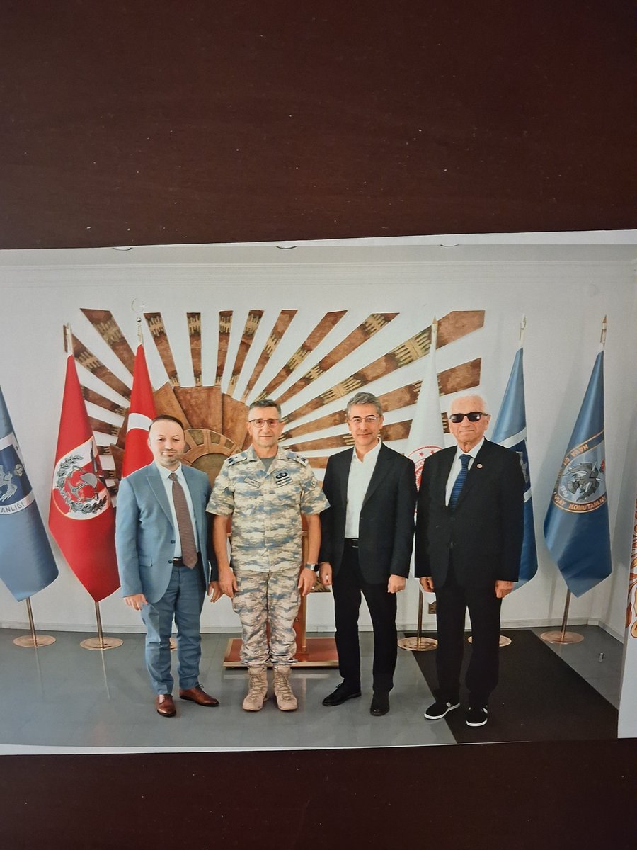 ituncoglu's tweet photo. #Kütahya Hava Er Eğitim Tugay ve Garnizon Komutanlık Makamı..

Türk Telekom İl Müdürü Rıza Okan Güneş
 OEDAŞ İl Müdürü Kamil Uğur Mumcu ile birlikte 
Sayın Tuğgeneral Mustafa Baş Paşamıza nezaket ziyaretinde bulunduk
Candan ev sahipliğine teşekkürlerimizi sunuyoruz
@TurkTelekom https://t.co/XG7Pc9o6zc