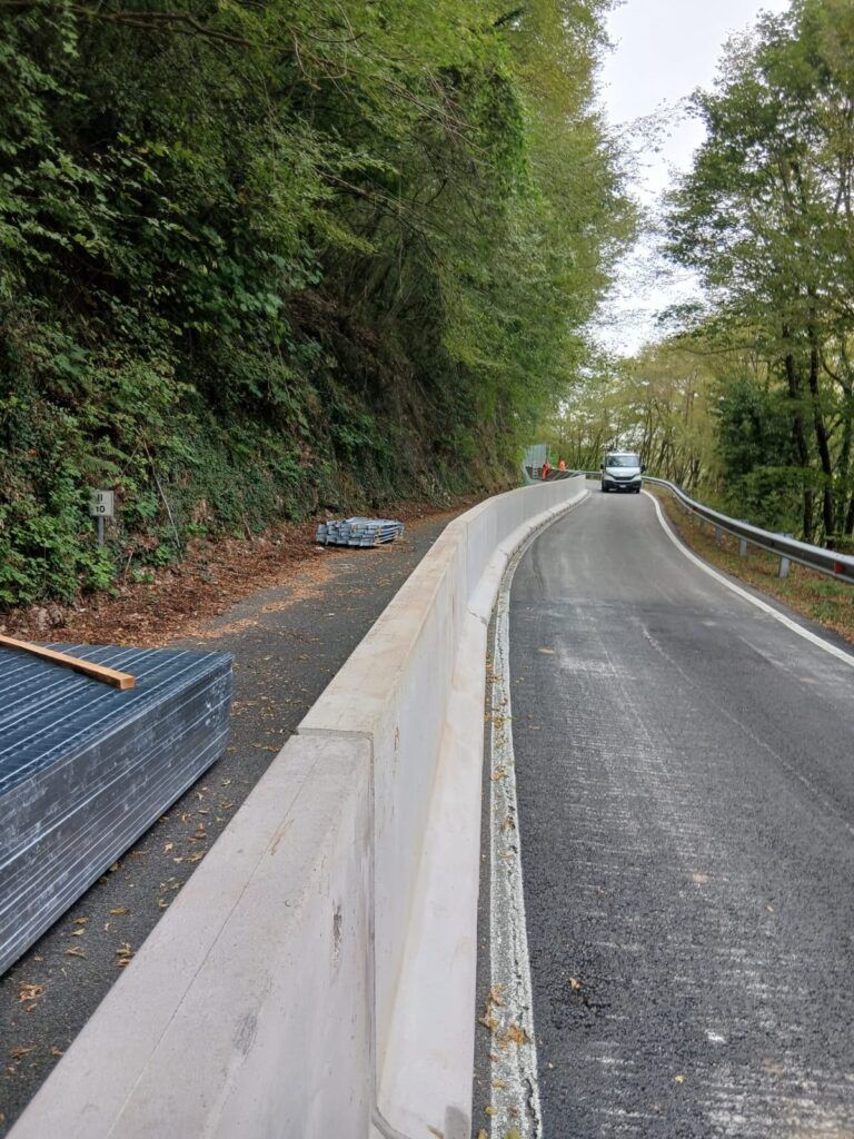 SabiniaTV's tweet photo. SR521 DI MORRO, REGIONE LAZIO -ASTRAL: RIAPERTURA A SENSO UNICO ALTERNATO IL 9 OTTOBRE
https://t.co/YQ1zwyuVDN https://t.co/ysFSugKgtD