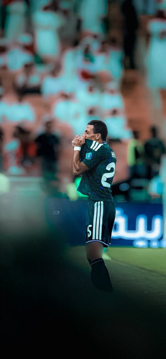 iYelo_'s tweet photo. حواري نجران قادرة على دهس تجنيسك للبرازيلي والبرتغالي والارجنتيني وركلهم خارج الملعب

برا 🤫 https://t.co/wWUx9vELO9