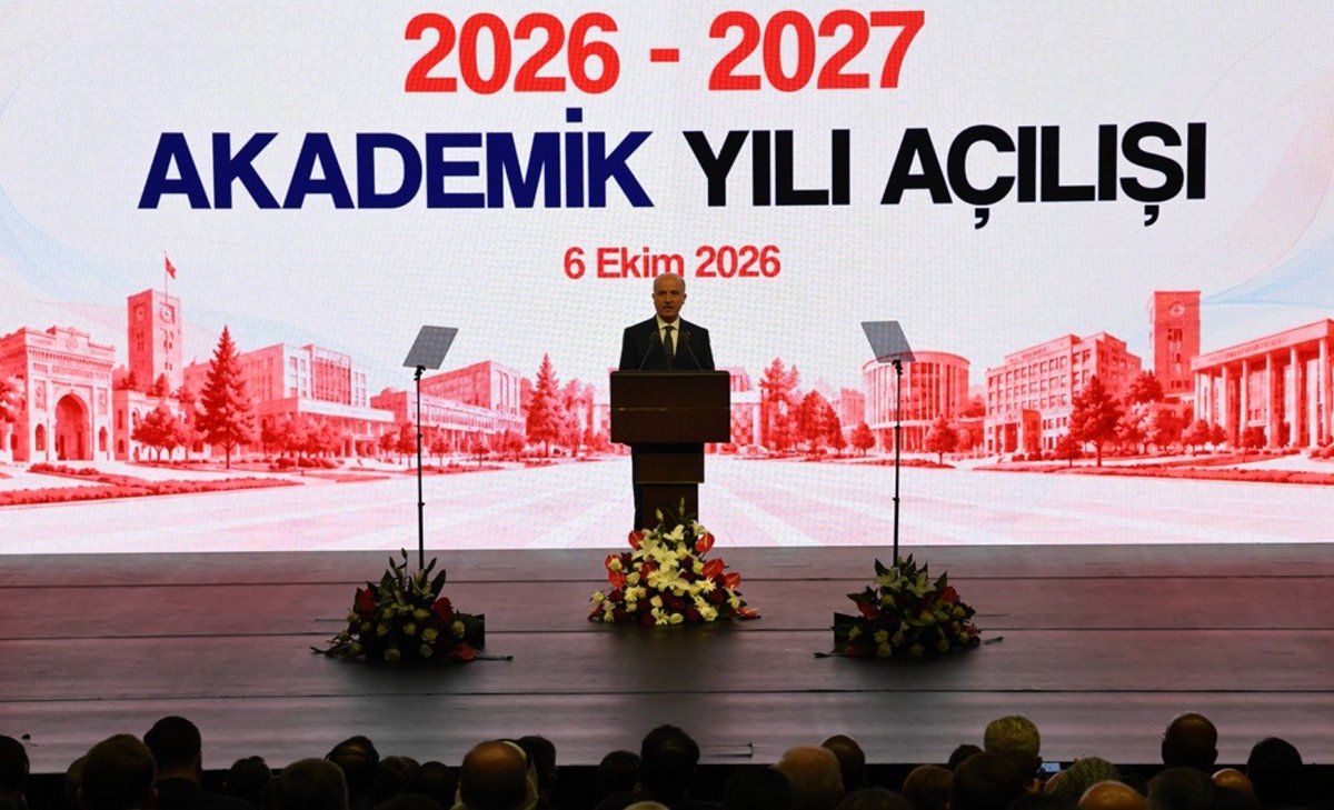 universitemDEU's tweet photo. 🏛️ Cumhurbaşkanımız Sayın Recep Tayyip Erdoğan’ın teşrifleriyle, Beştepe Millet Kongre ve Kültür Merkezi’nde Yükseköğretim Kurulu 2026-2027 Akademik Yılı Açılış Töreni gerçekleştirildi.

🇹🇷 Türkiye’nin 208 üniversitesini bir araya getiren törende; devlet erkânı, bakanlar, Yükseköğretim Kurulu Başkanı Prof. Dr. Erol Özvar, rektörler, akademisyenler ve öğrenciler bir araya geldi.

🤝 Rektörümüz Prof. Dr. Bayram Yılmaz’ın da katıldığı törene; dekanlarımız, fakülte ve yüksekokul yöneticilerimiz ile akademik personelimiz eşlik etti.

📚 Yeni akademik yılın ülkemiz, üniversitelerimiz, akademisyenlerimiz ve öğrencilerimiz için hayırlı olmasını temenni ediyoruz.

#DokuzEylülÜniversitesi
#DEÜ
#BiliminveHayatınMerkeziDEÜ
#AkademikAçılış