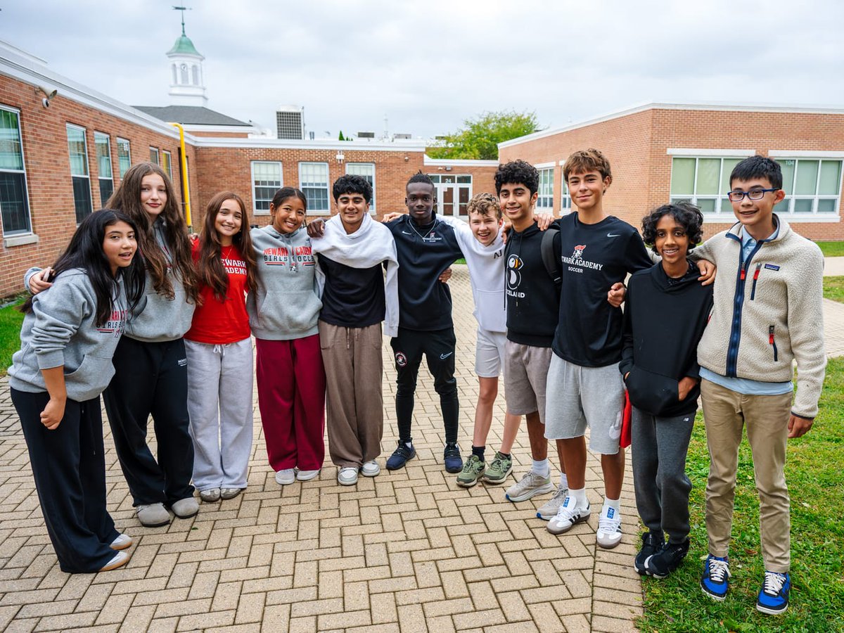 NewarkAcademy's tweet photo. Thank you to everyone who braved the rain and helped make Homecoming such a fun and memorable day! We loved celebrating with you.❤️🖤

Check out the full Homecoming photo album on our Facebook page!

(📸: Erica Moffitt) https://t.co/dCTsgK2226