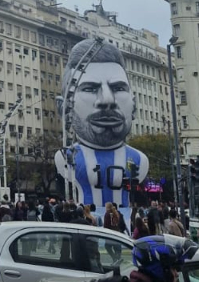 extonoesquilmes's tweet photo. Merecido homenaje a Ortigoza en el centro de la ciudad. https://t.co/rtf6d8Qahy