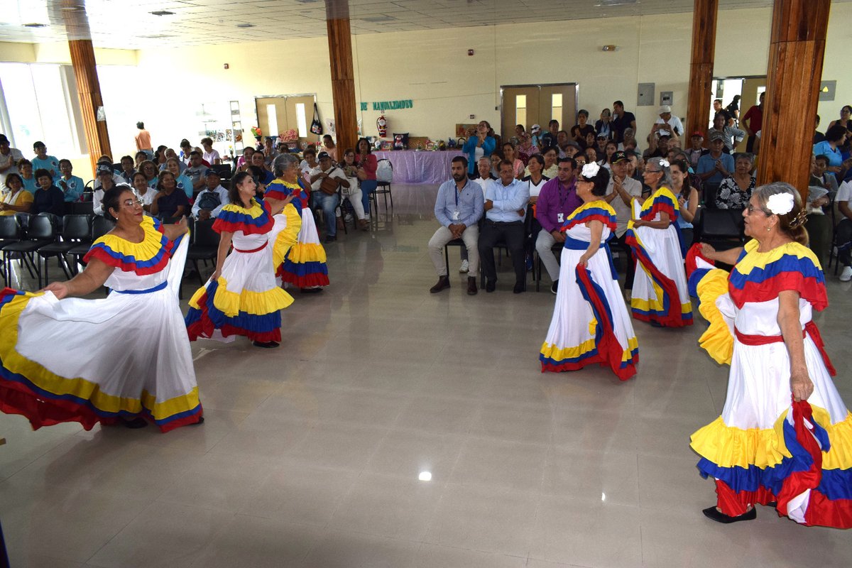 IESSStodomingo's tweet photo. IESSteInforma | Relizamos una jornada de talento y participación en la Casa Abierta del Programa de Envejecimiento Activo. 🎨🎶💃

En la jornada se invitó a los dirigentes del Seguro Campesino a promover estos espacios entre sus jubilados, donde pueden aprender y compartir.✋🧓 https://t.co/dSoac1KRdc