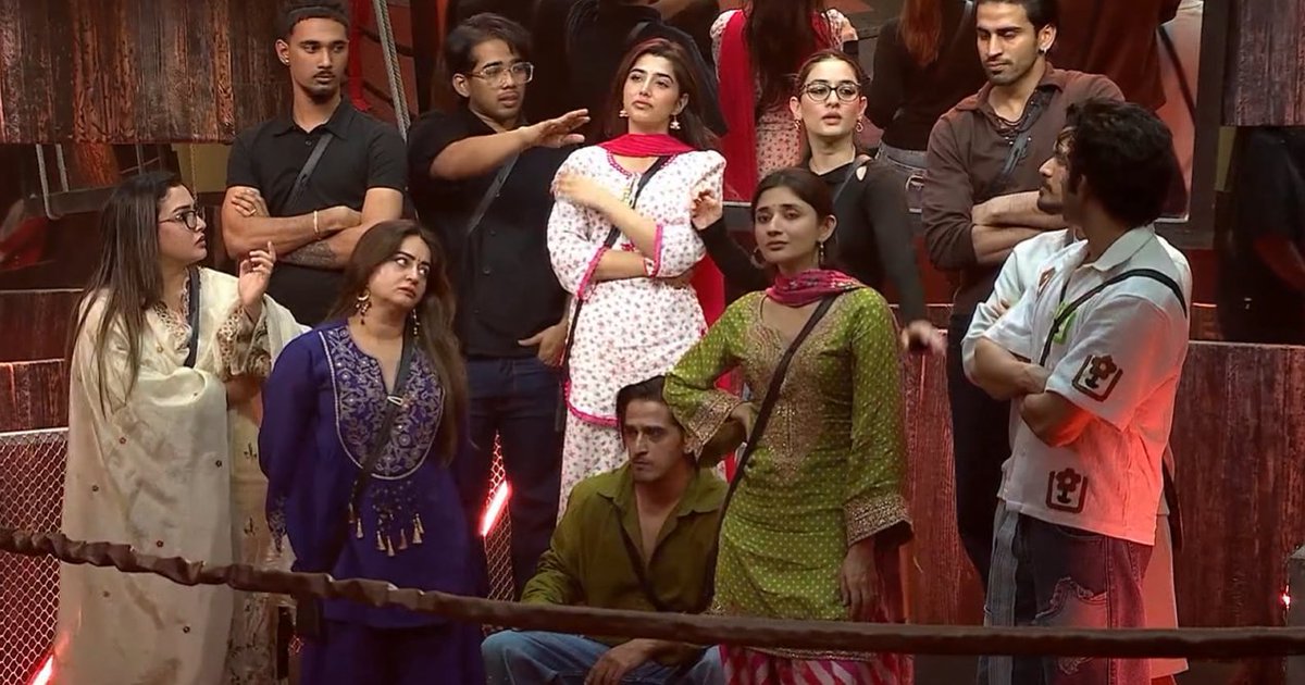 TeamQazi_FC's tweet photo. Scout who disowned his gf on national television asking qazi to own up mistakes which he not even did - HYPOCRISY !!

HEART GOES OUT FOR QAZI   
UNBREAKABLE QAZI TOUQEER
#BiggBoss20 • #QaziTouqeer https://t.co/ZwN2P0Pw05