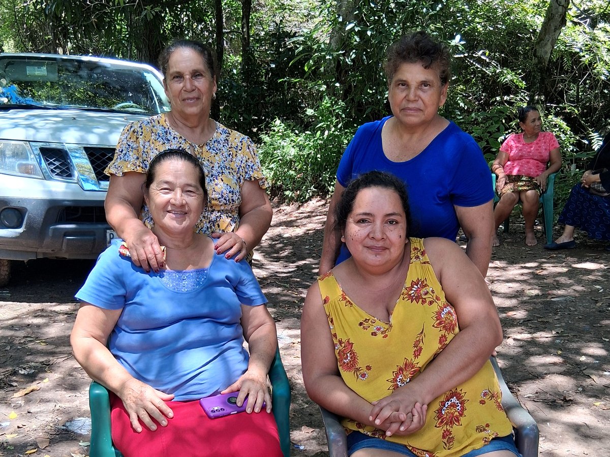 AMAESsv's tweet photo. ¡Avanzamos en la construcción de una agenda transfronteriza! 🌿

Desarrollamos una reunión con mujeres de Candelaria de la Frontera, orientada a coordinar el tejido organizativo para el próximo encuentro de mujeres y avanzar en la construcción de una agenda transfronteriza. https://t.co/n2XNaUVpFO