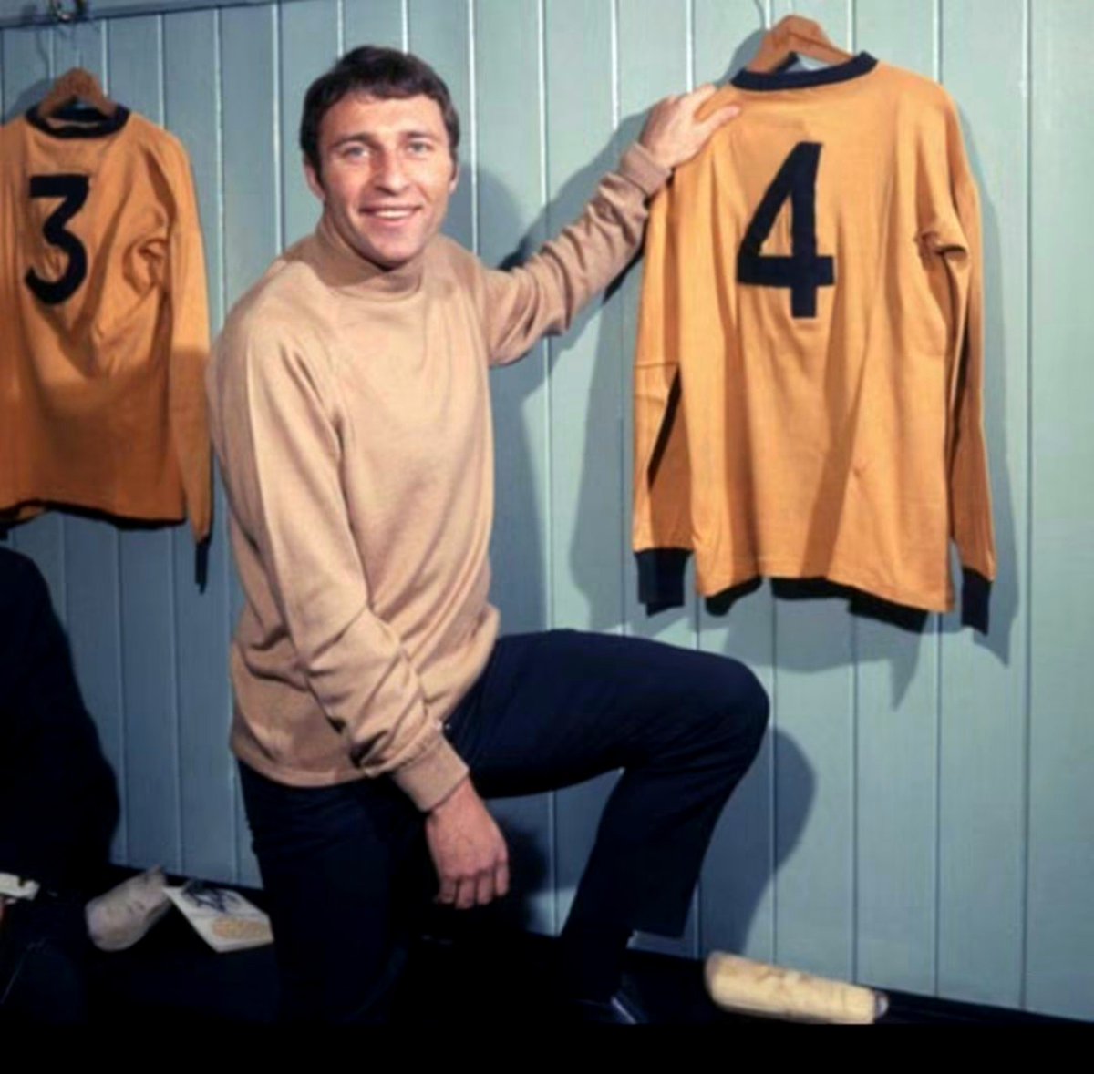 SuperbFootyPics's tweet photo. Wolverhampton Wanderers
Great Picture Of Wolves Legend Mike Bailey https://t.co/WEf8oNz6HT